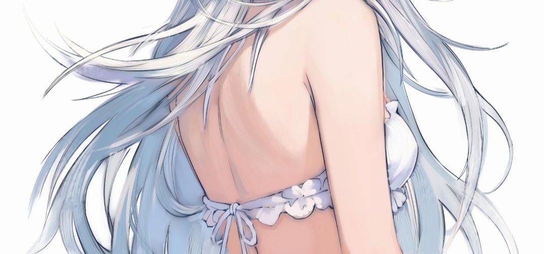 女主刹那的泳装